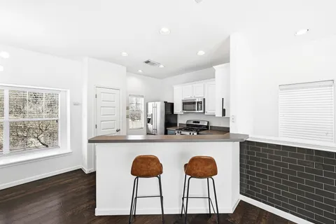 $299,000 | 2821 Saville Loop, Unit 21C, Austin, TX 78741