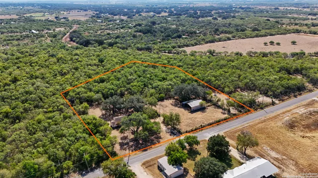 $239,900 | 663 County Road 664, Devine, TX 78016