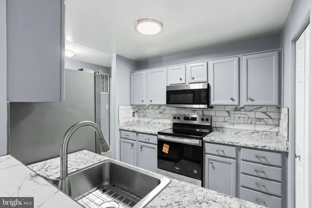 $2,500 | 7516 Snowpea Court, Unit K, Alexandria, VA 22306