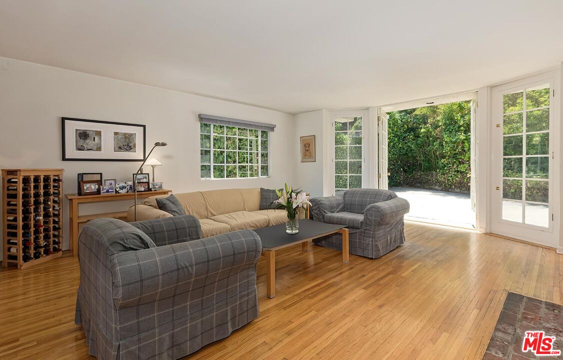 1041 Chantilly Road Los Angeles, CA 90077 - Photo 32 of 35 Gallery Image 32