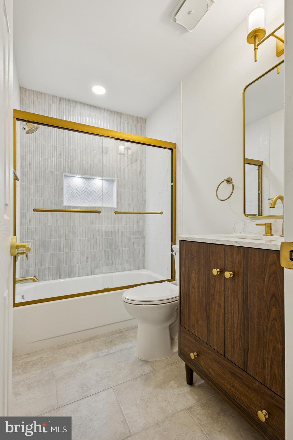 3124 Miller Heights Road Oakton, VA 22124 - Photo 43 of 48 Upper hall bath