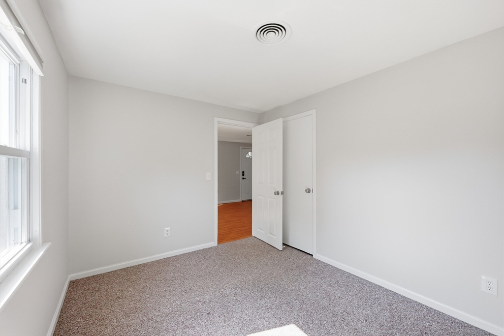 60 Keddy Street Springfield, MA 01109 - Photo 7 of 24