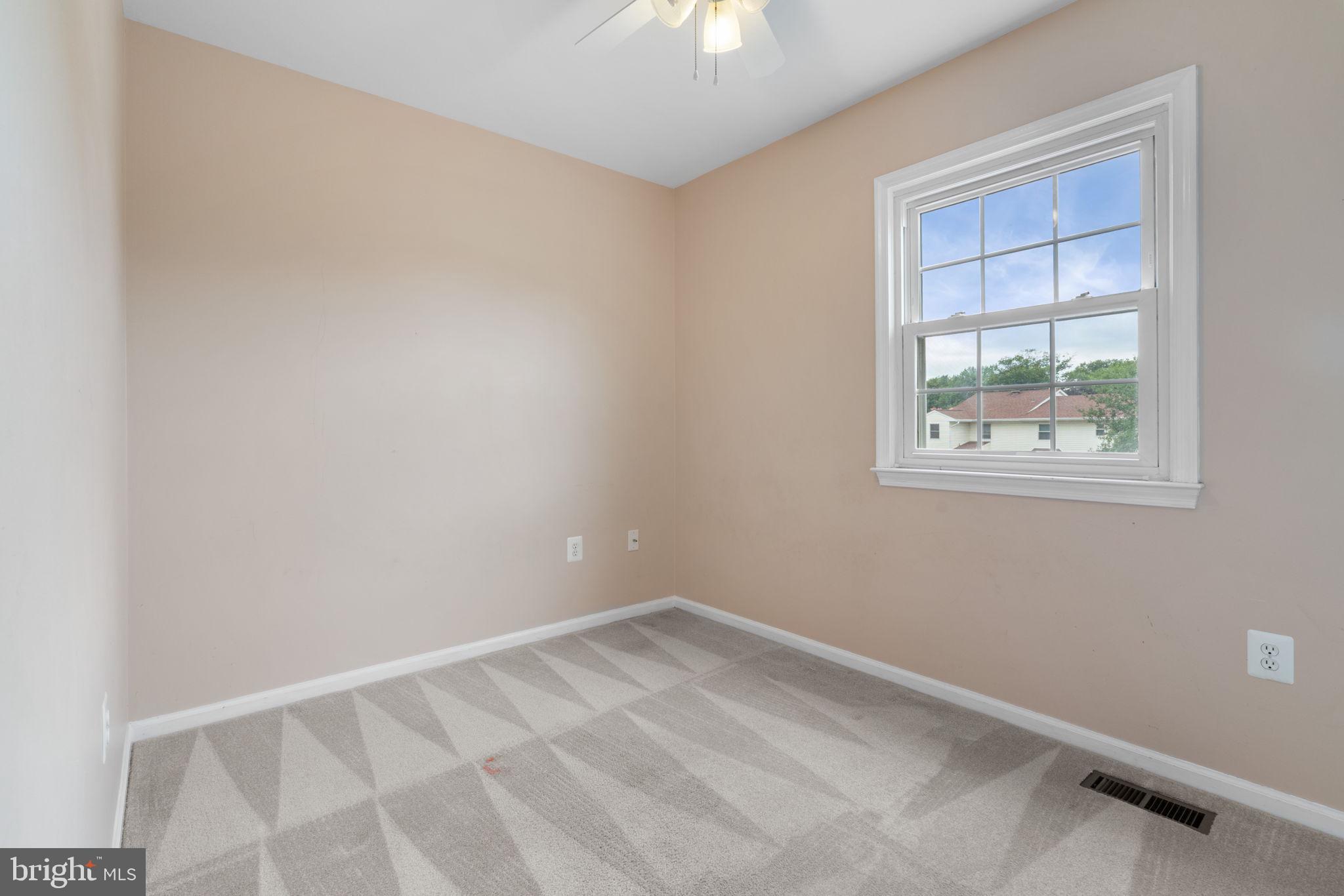 4084 Braxton Road Chantilly, VA 20151 - Photo 25 of 46 Bedroom