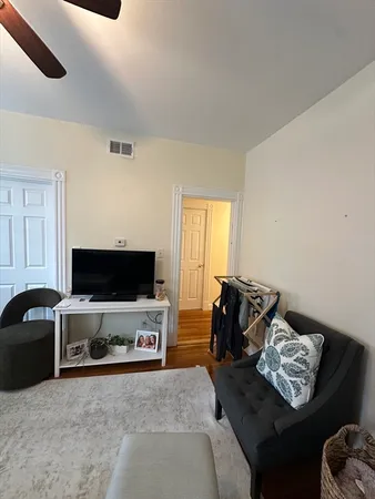 $4,600 | 194 H Street, Unit 3, Boston, MA 02127