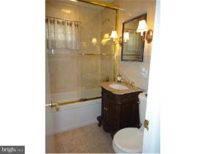 1066 Herschel Road Philadelphia, PA 19116 - Photo 14 of 22 Bathroom