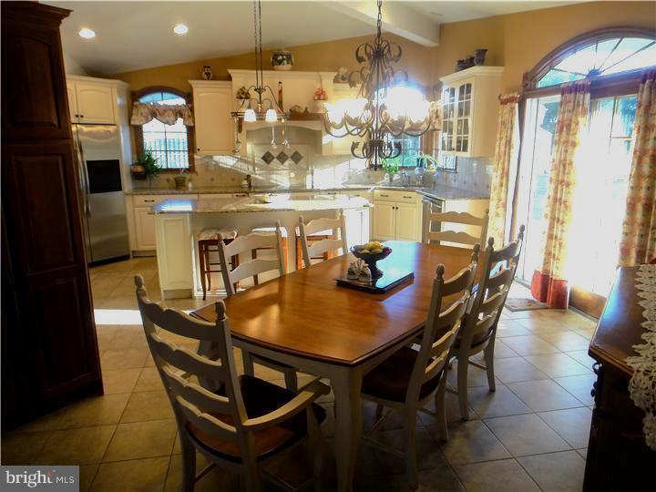 1066 Herschel Road Philadelphia, PA 19116 - Photo 5 of 22 Kitchen