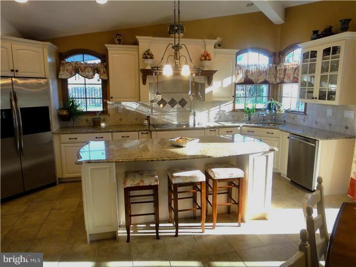1066 Herschel Road Philadelphia, PA 19116 - Photo 6 of 22 Kitchen