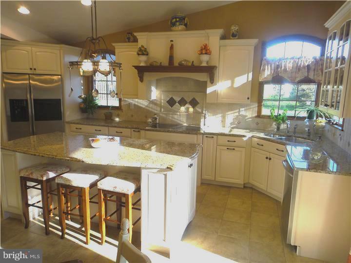 1066 Herschel Road Philadelphia, PA 19116 - Photo 7 of 22 Kitchen