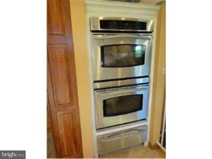 1066 Herschel Road Philadelphia, PA 19116 - Photo 10 of 22 Kitchen