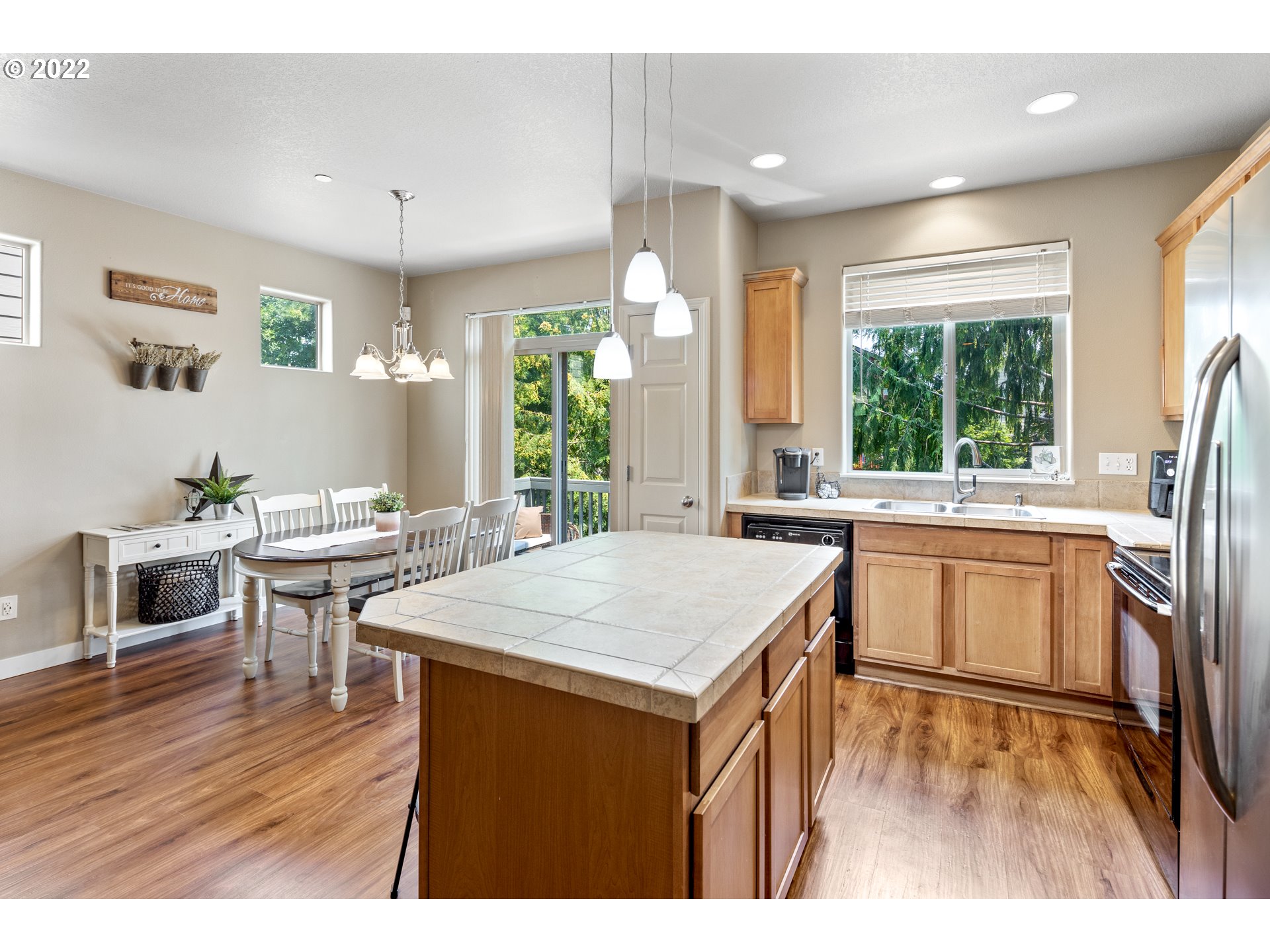 15568 Southwest Stone Ridge Circle Beaverton, OR 97007 - Photo 11 of 32 Gallery Image 11