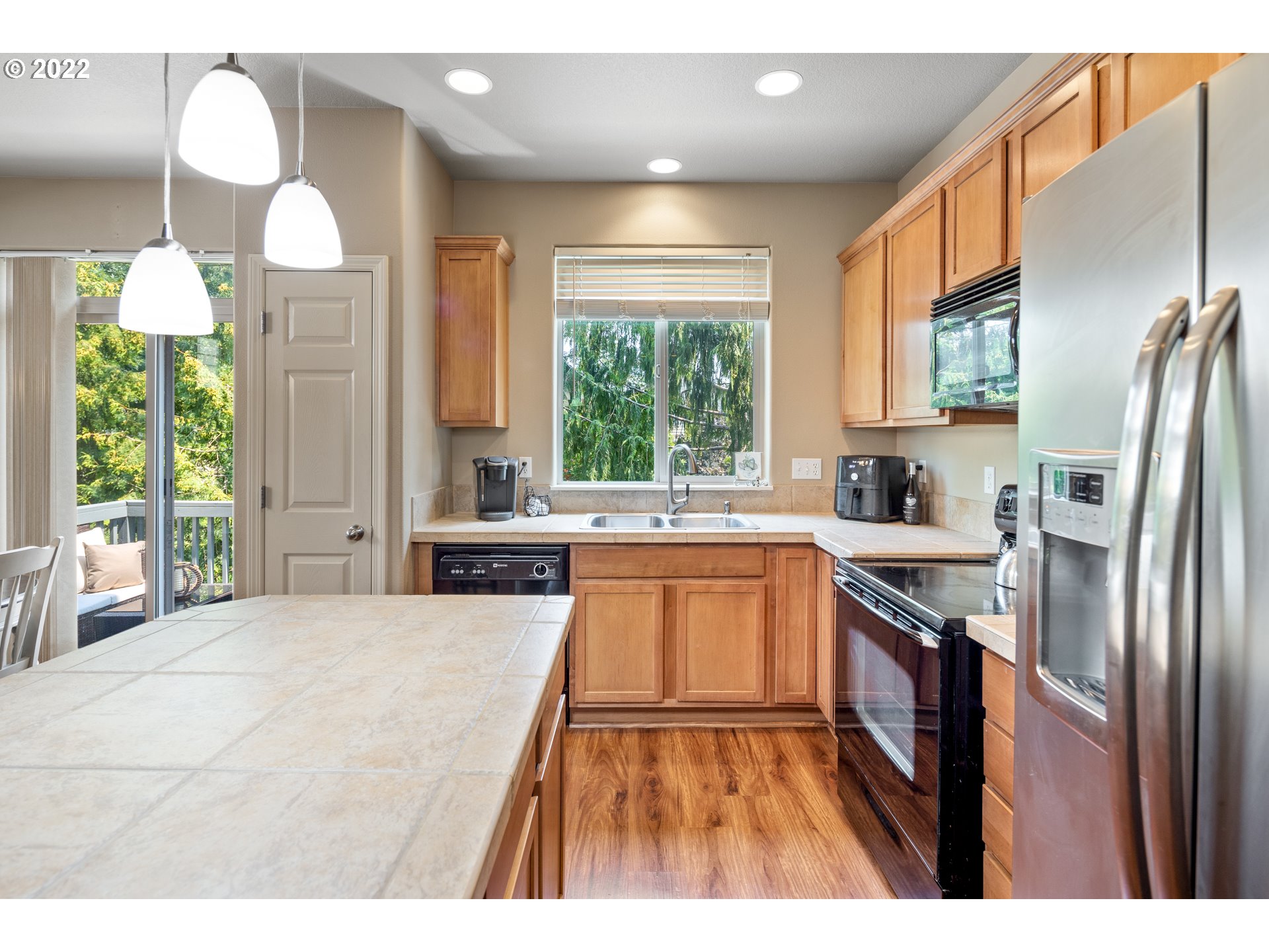 15568 Southwest Stone Ridge Circle Beaverton, OR 97007 - Photo 12 of 32 Gallery Image 12