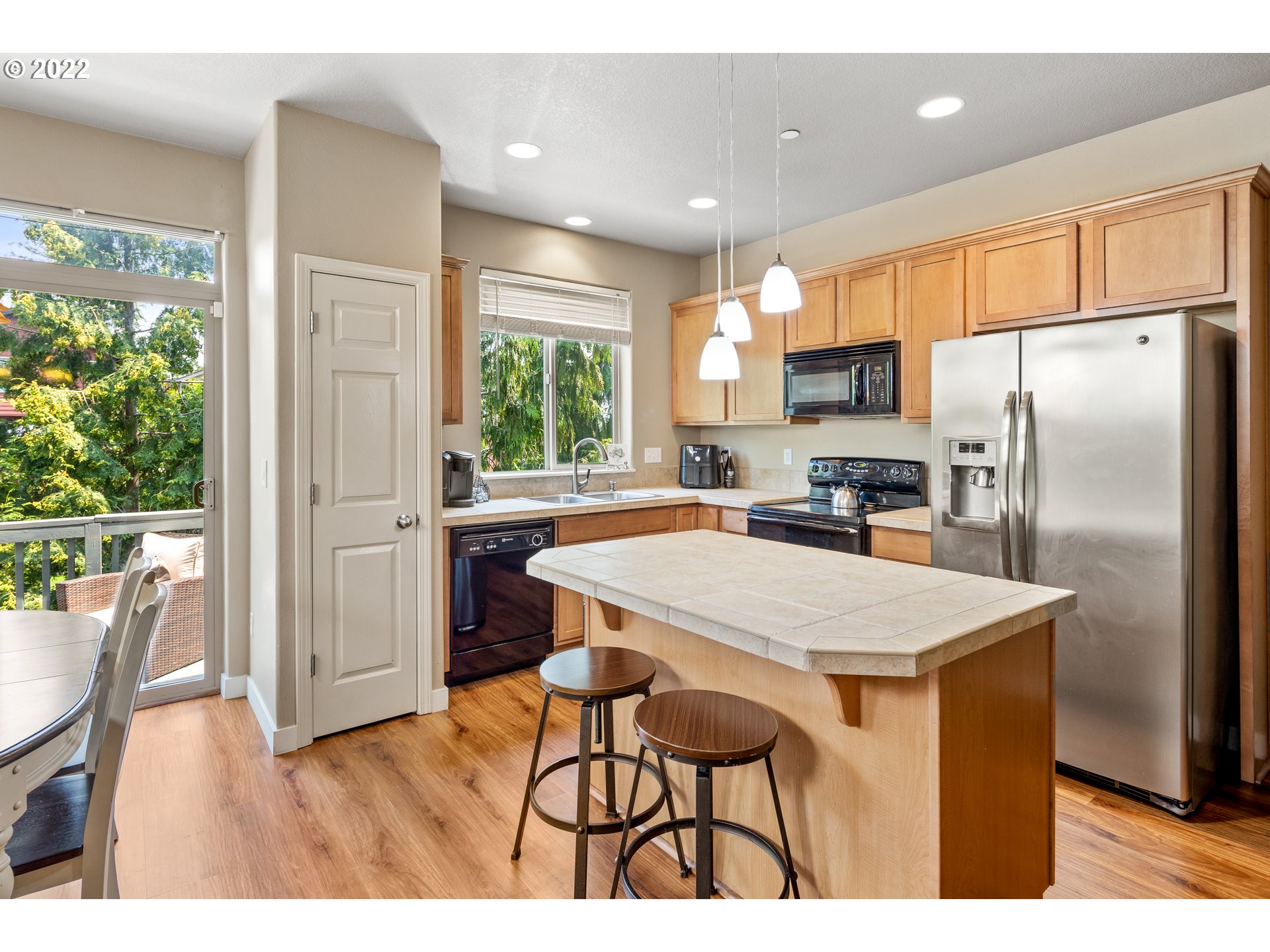 15568 Southwest Stone Ridge Circle Beaverton, OR 97007 - Photo 10 of 32 Gallery Image 10