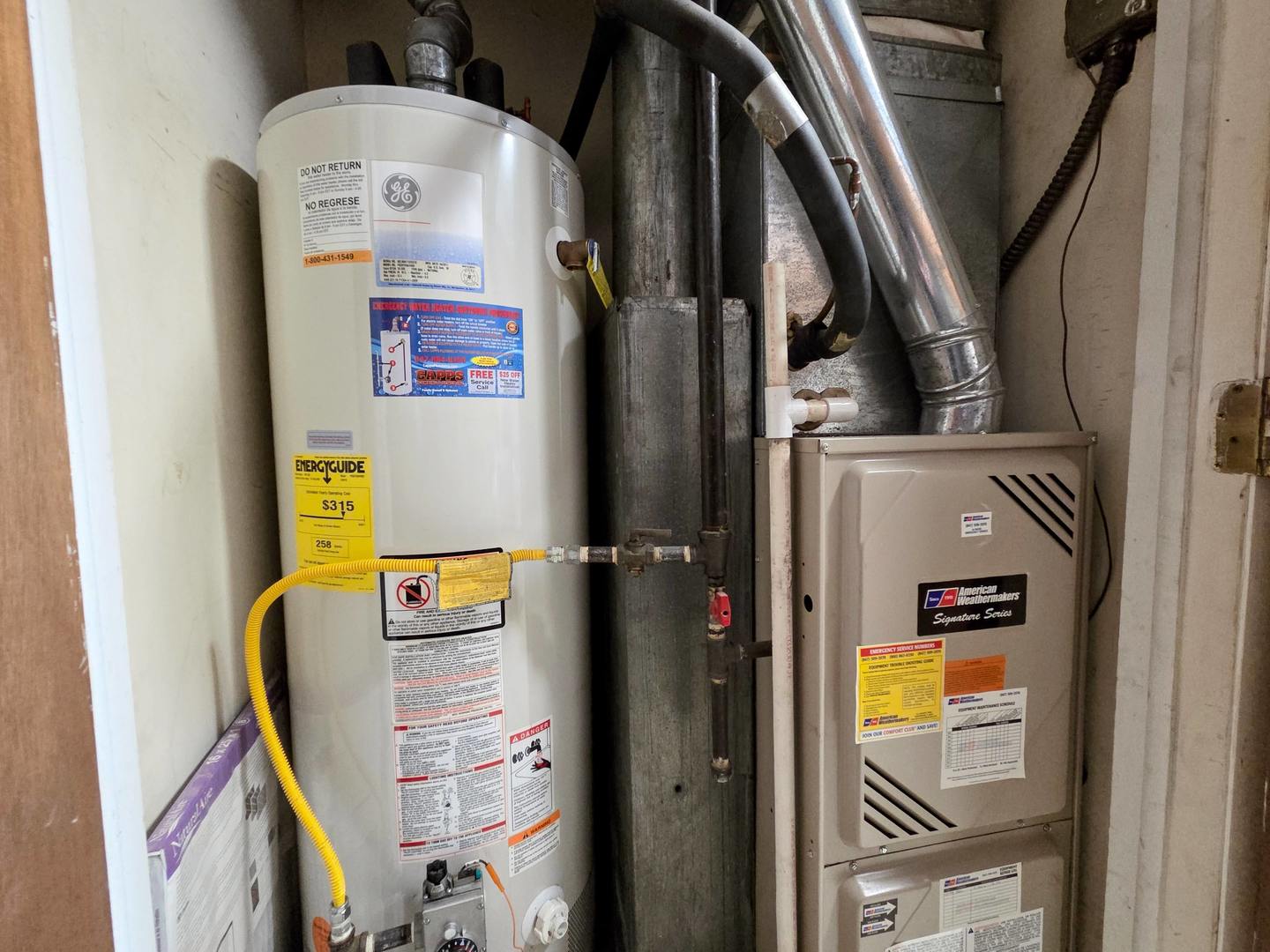 1481 Quaker Lane, Unit 117B Prospect Heights, IL 60070 - Photo 20 of 24 a utility room with dryer and washer