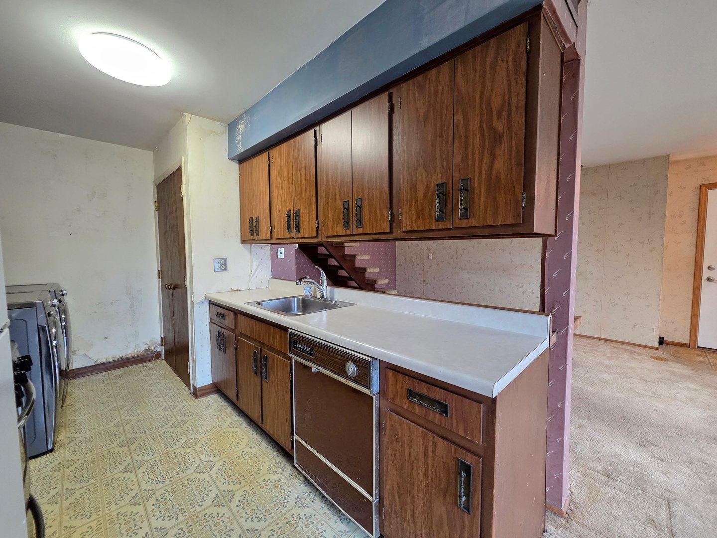 1481 Quaker Lane, Unit 117B Prospect Heights, IL 60070 - Photo 5 of 24 a kitchen with stainless steel appliances granite countertop a sink stove and a refrigerator