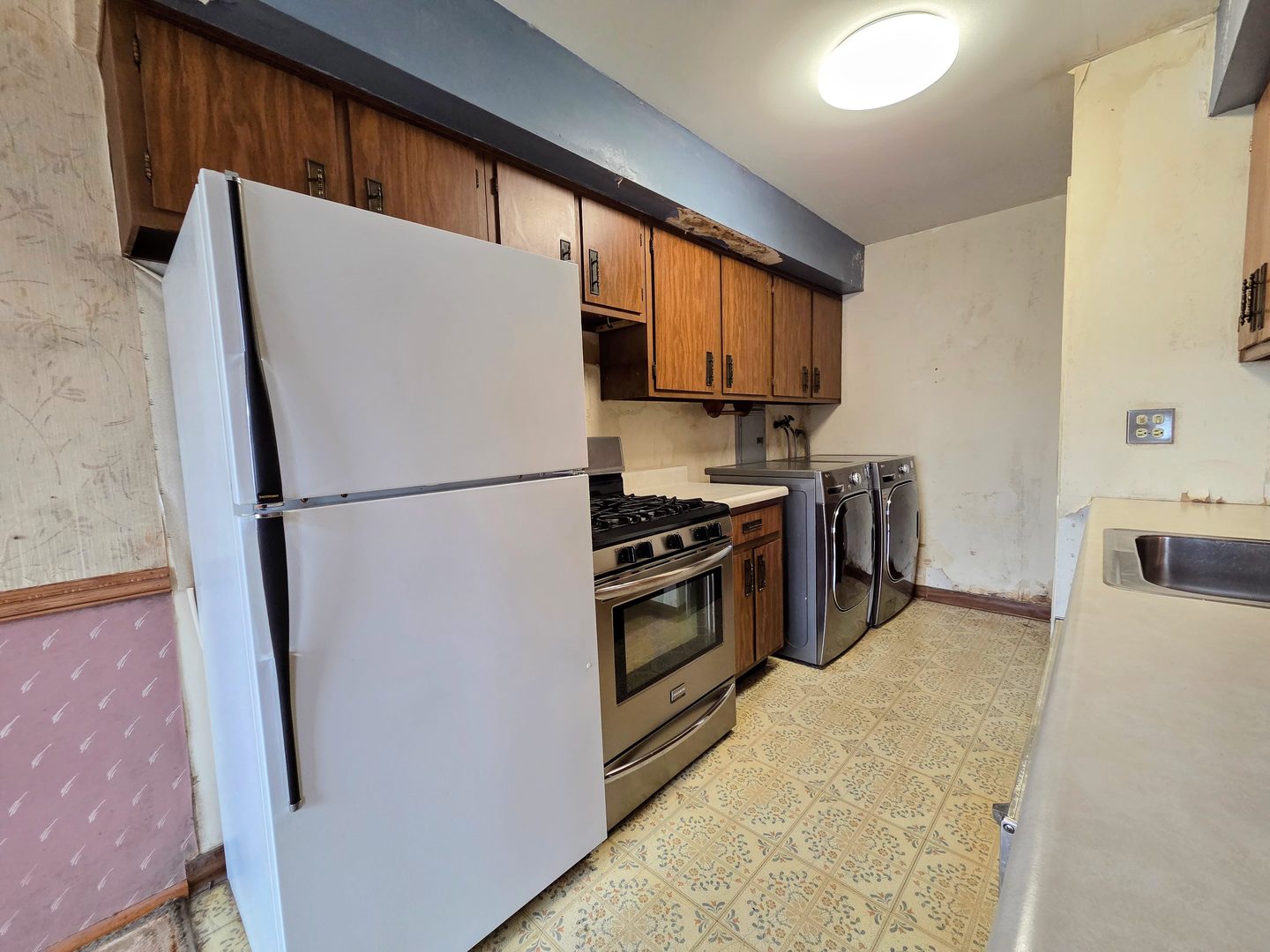 1481 Quaker Lane, Unit 117B Prospect Heights, IL 60070 - Photo 6 of 24 a kitchen with stainless steel appliances a refrigerator sink and microwave