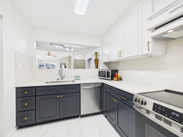 $2,250 | 7836 Bateman Lane, Unit 7836, Houston, TX 77088