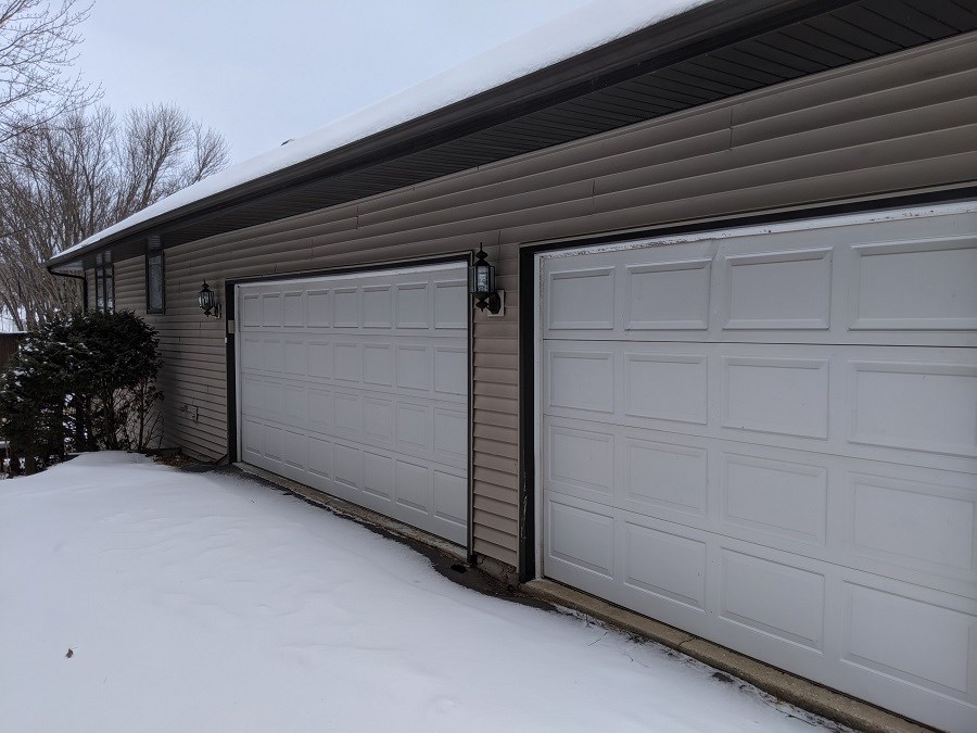 1715 Lake Summerset Road Davis, IL 61019 - Photo 2 of 9 a view of a garage