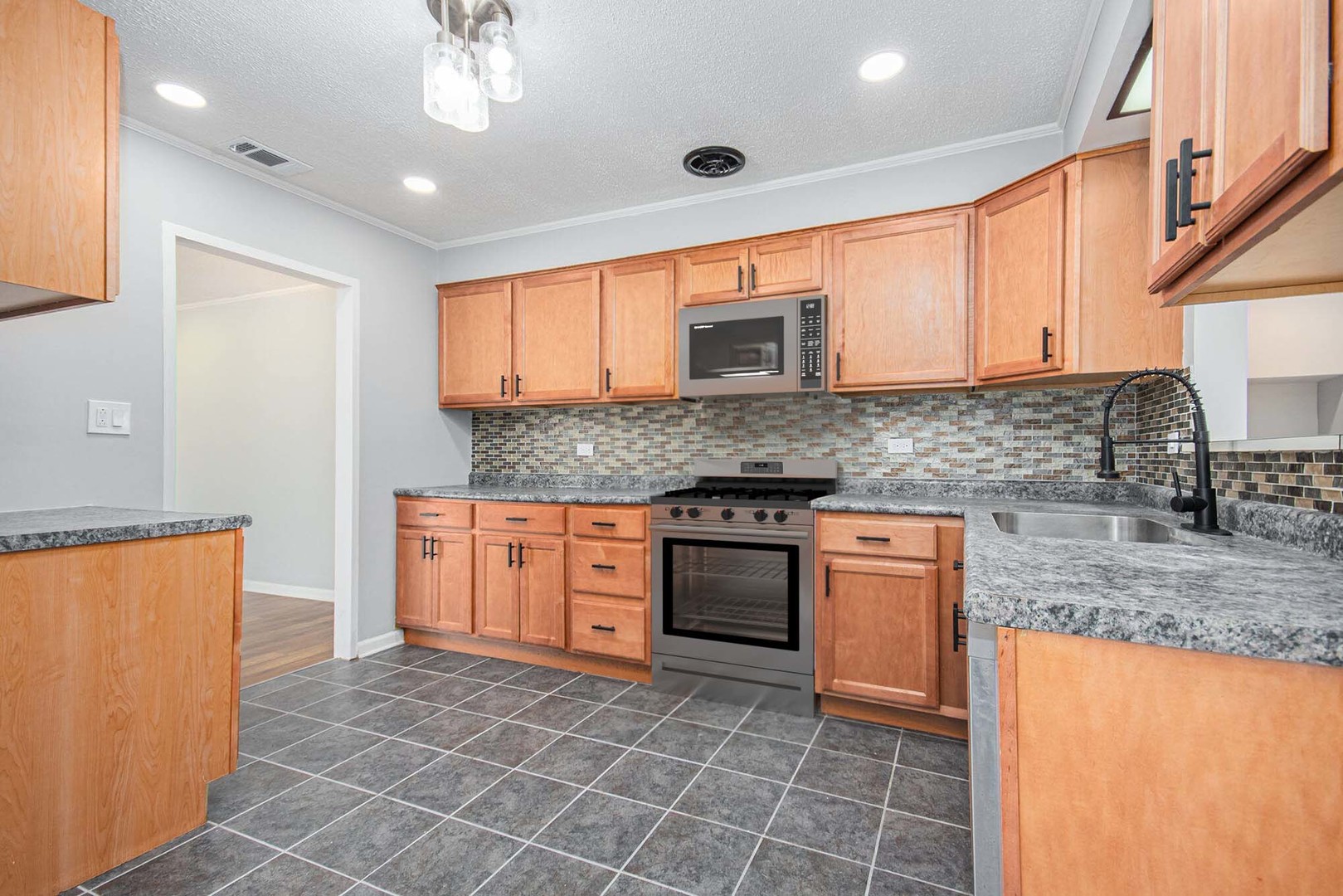 204 Rich Road Park Forest, IL 60466 - Photo 3 of 27 Gallery Image 3