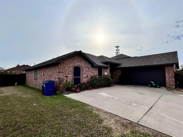 $315,000 | 1216 Rio Vista Drive, DeSoto, TX 75115