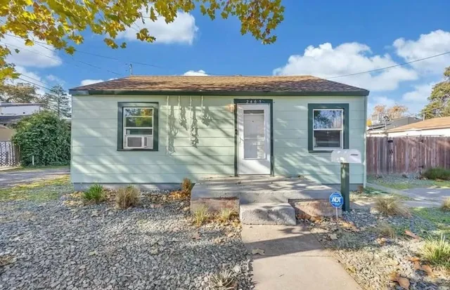 a view of a house with a yard
