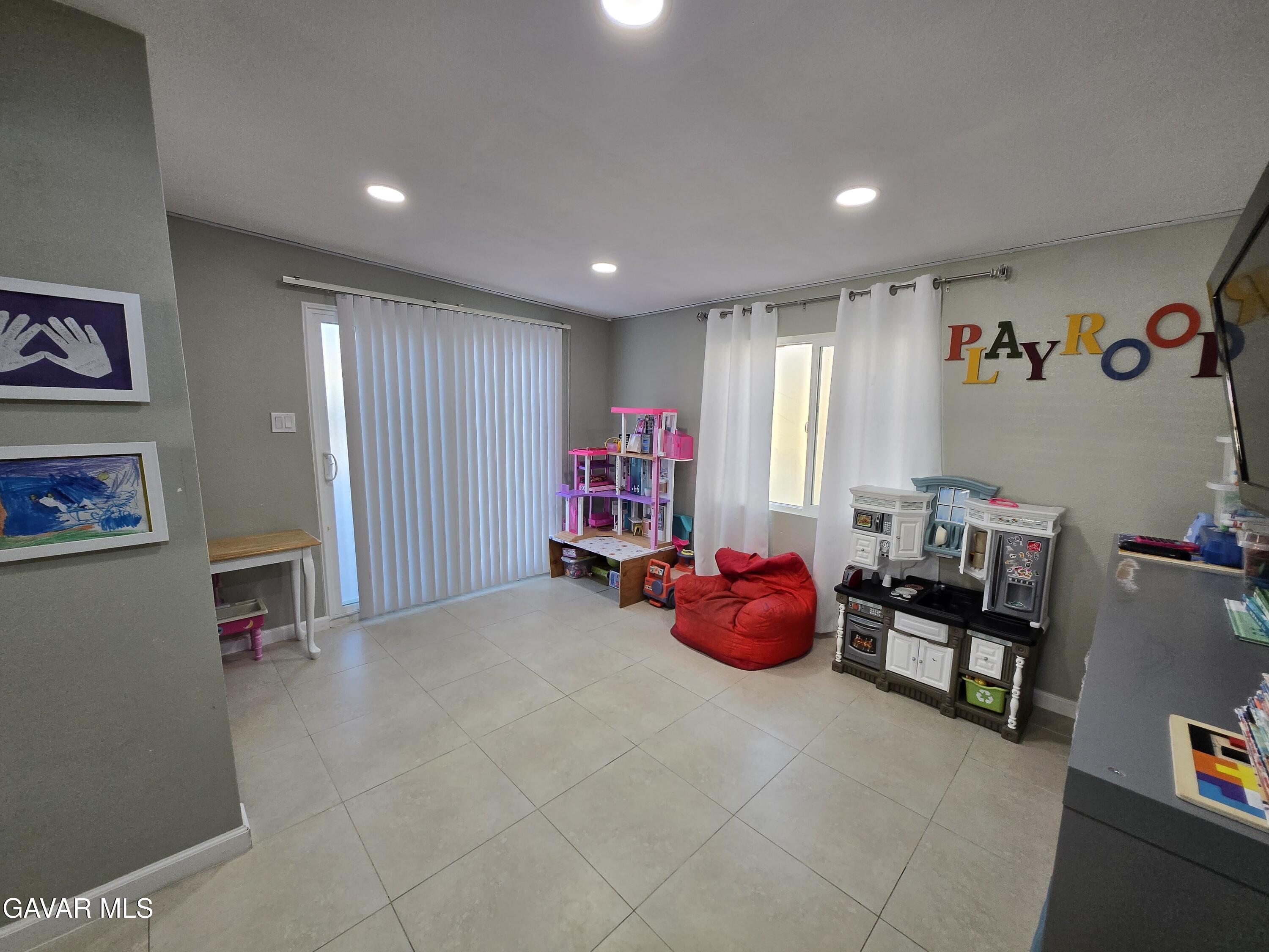 3840 Hatcher Place Rosamond, CA 93560 - Photo 15 of 28 a view of a livingroom with toys