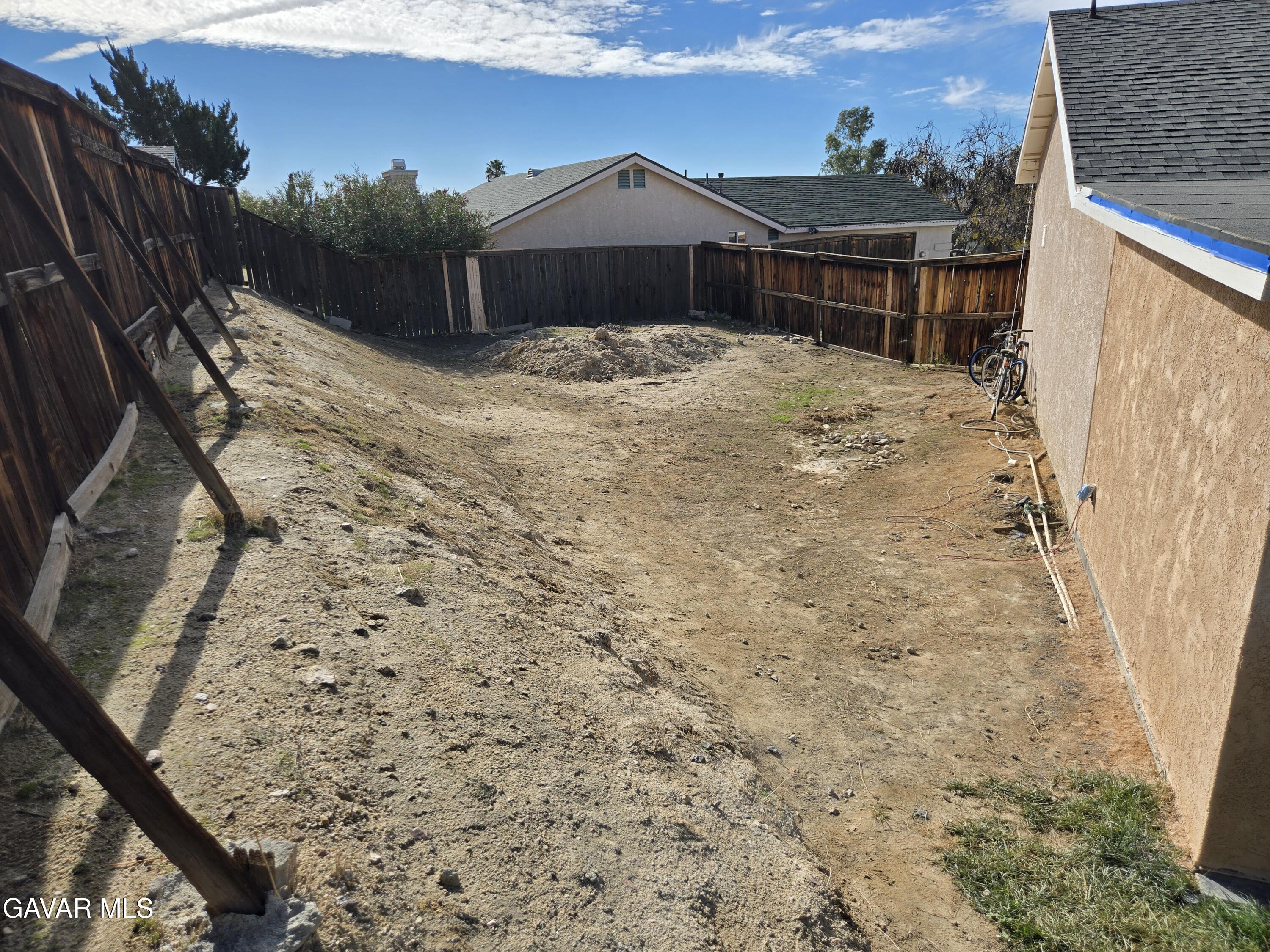 3840 Hatcher Place Rosamond, CA 93560 - Photo 28 of 28 a view of a backyard of the house