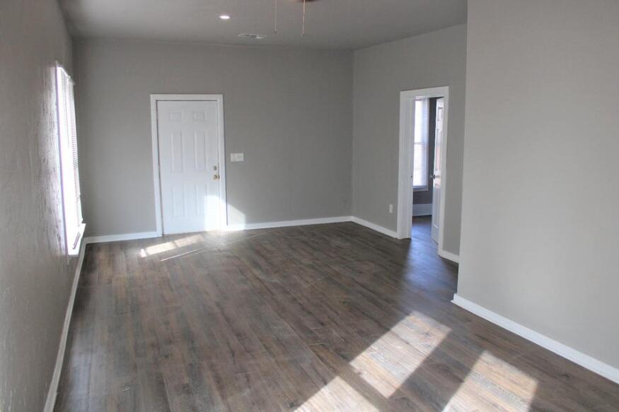 2519 38th Street Lubbock, TX 79413 - Photo 2 of 14 Living Area- Front