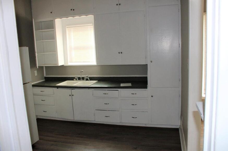 2519 38th Street Lubbock, TX 79413 - Photo 4 of 14 Kitchen