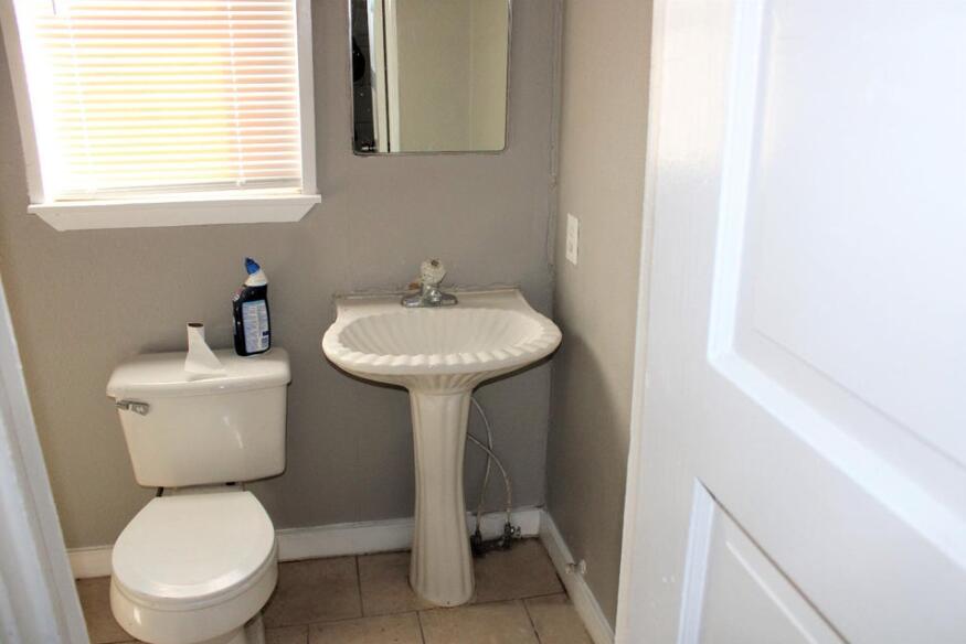 2519 38th Street Lubbock, TX 79413 - Photo 10 of 14 Primary Bath