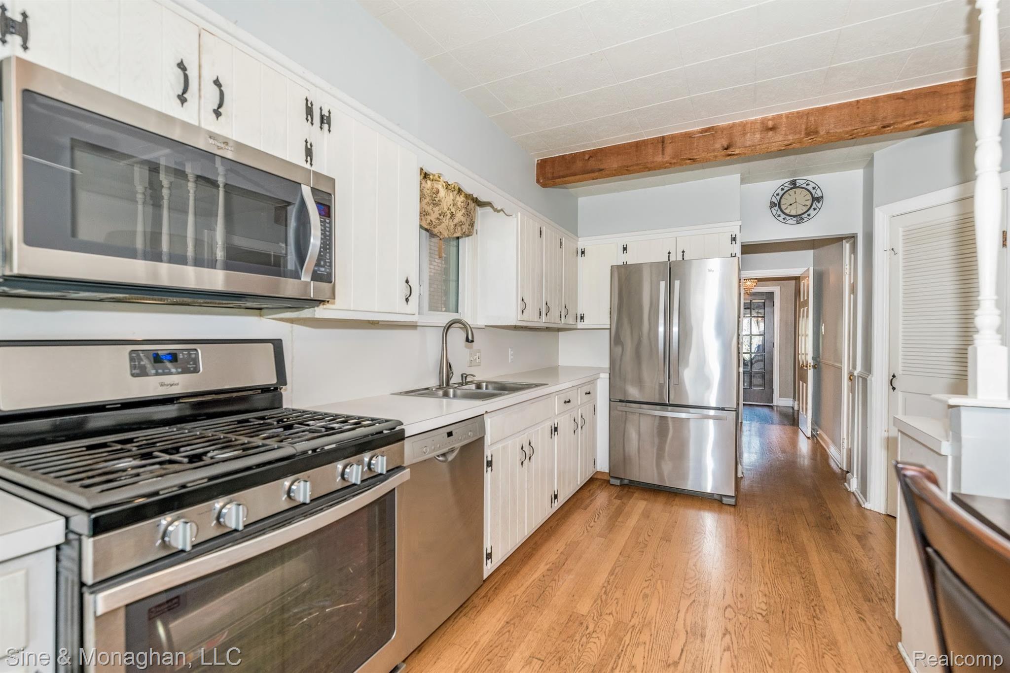 470 Fisher Road Grosse Pointe, MI 48230 - Photo 9 of 33 DSC_0332.jpg