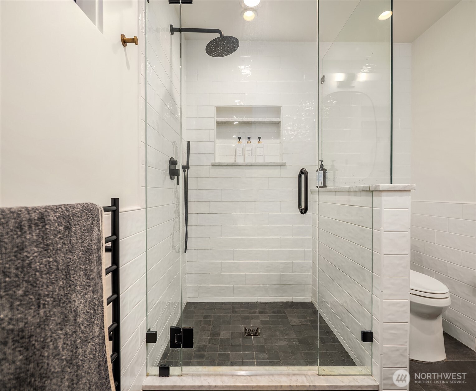 15925 70th Avenue Northeast Kenmore, WA 98028 - Photo 18 of 38