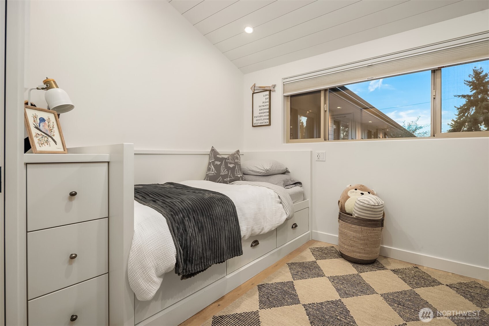 15925 70th Avenue Northeast Kenmore, WA 98028 - Photo 21 of 38