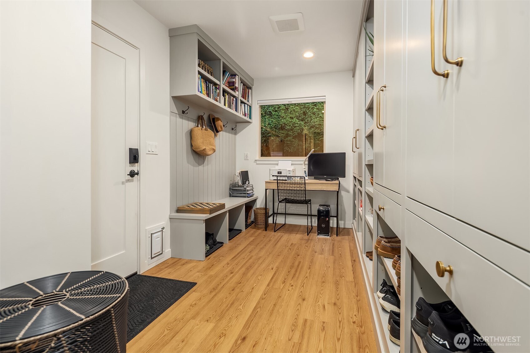 15925 70th Avenue Northeast Kenmore, WA 98028 - Photo 23 of 38