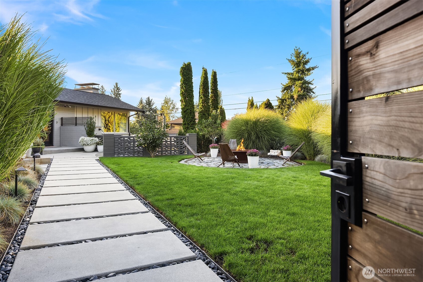 15925 70th Avenue Northeast Kenmore, WA 98028 - Photo 3 of 38