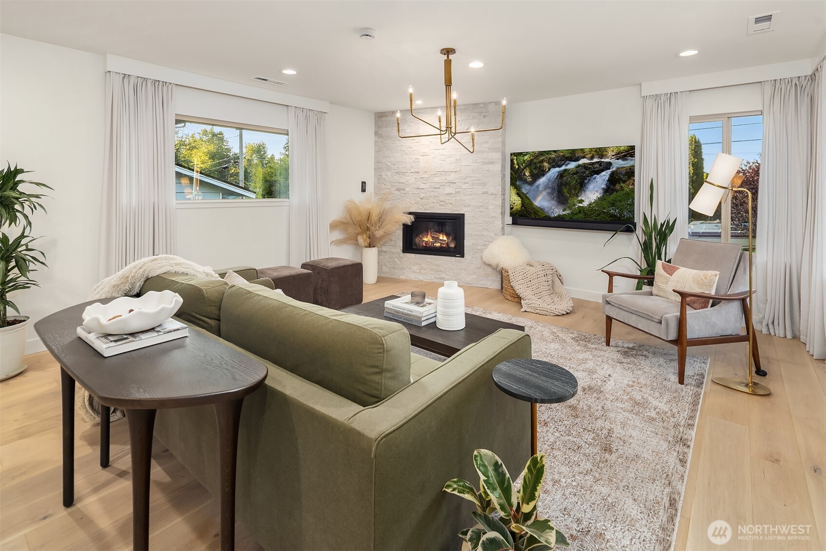 15925 70th Avenue Northeast Kenmore, WA 98028 - Photo 7 of 38