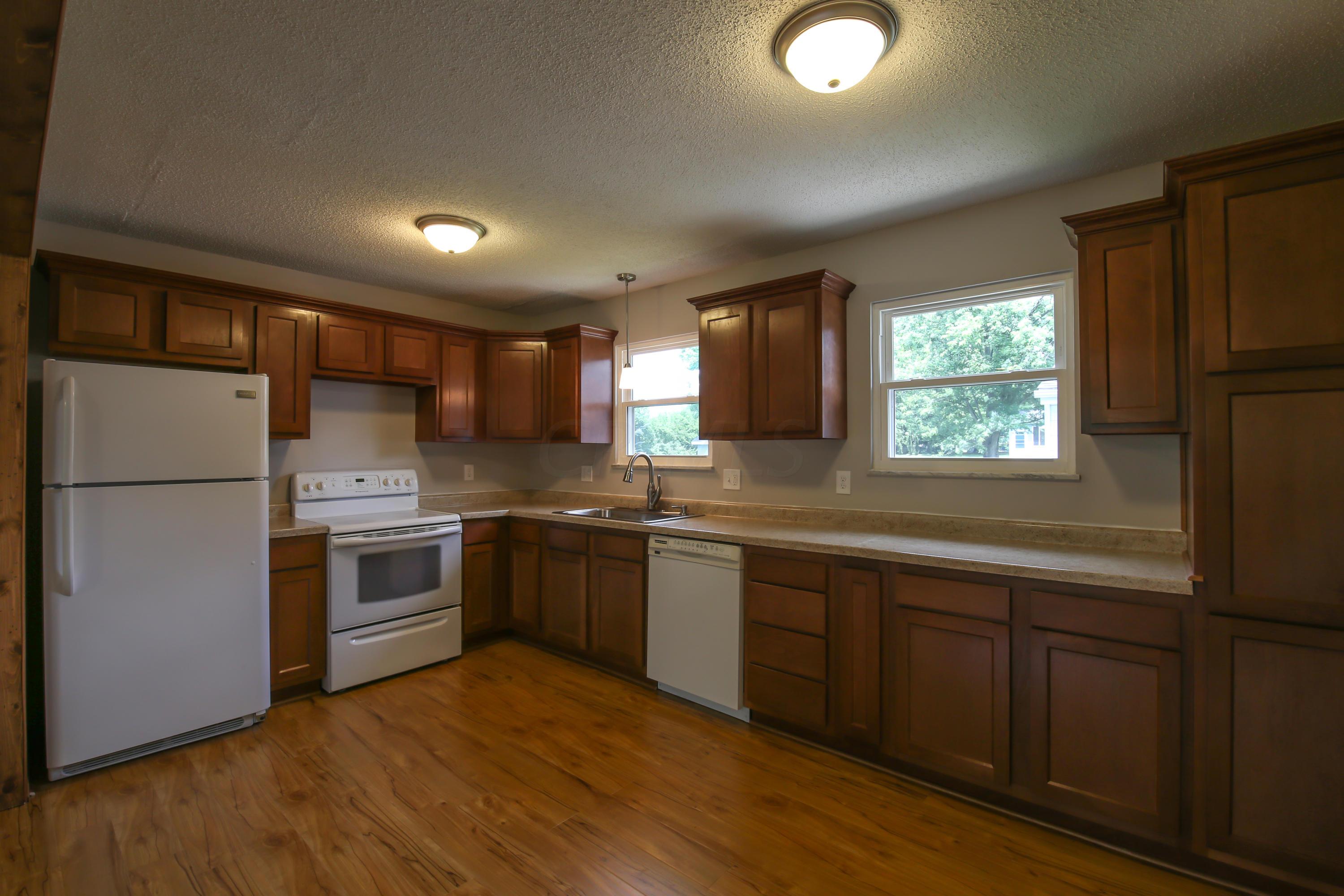 14752 Cleveland Road Southwest Pataskala, OH 43062 - Photo 4 of 29