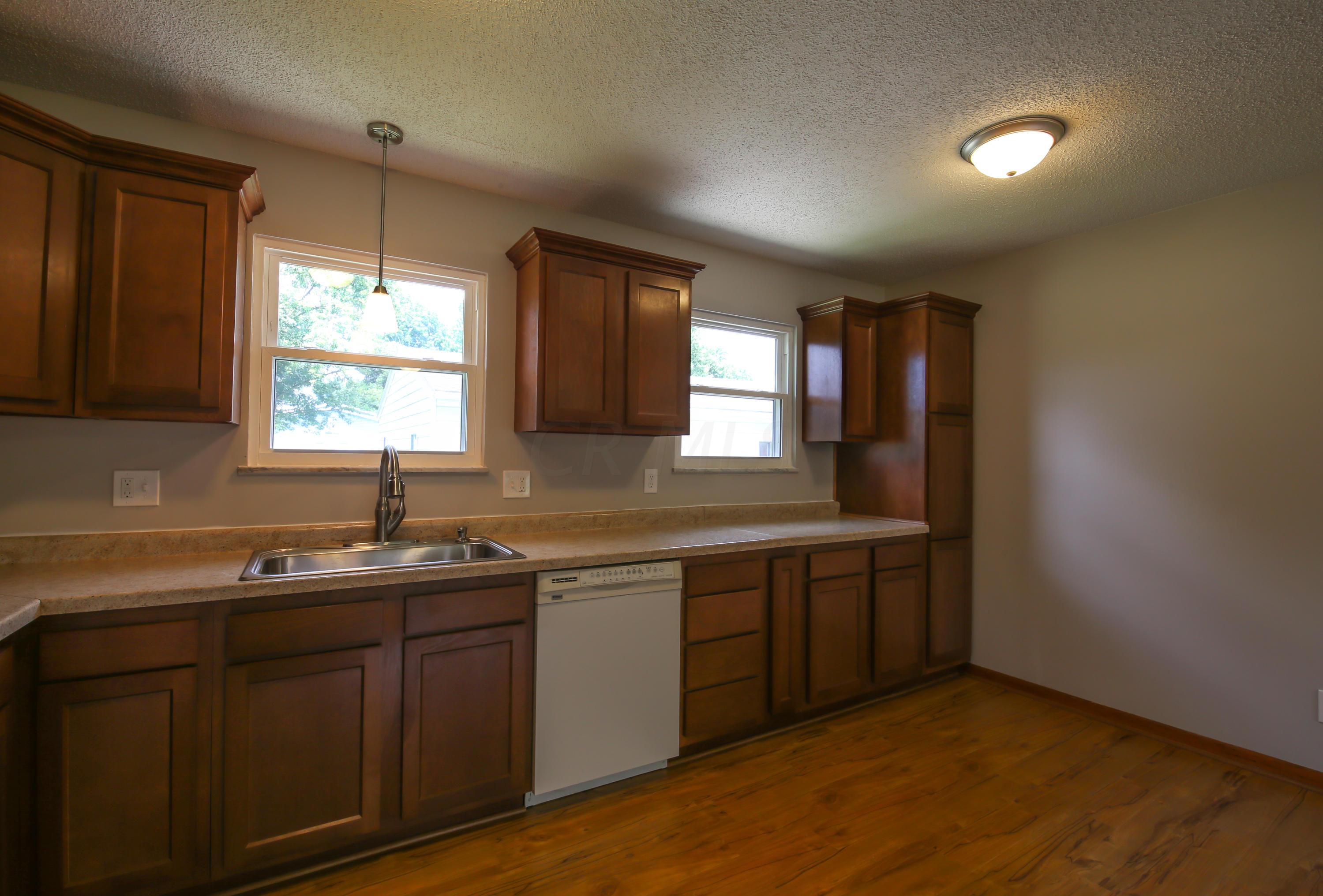14752 Cleveland Road Southwest Pataskala, OH 43062 - Photo 5 of 29