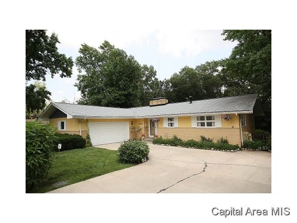 854 Roanoke Drive Springfield, IL 62702 - Photo 1 of 24