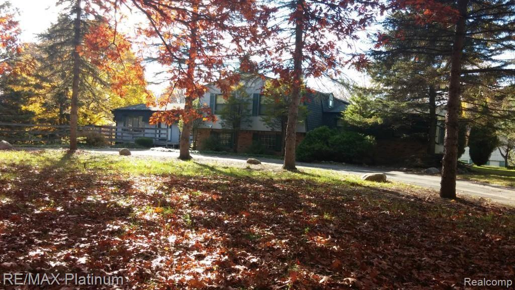 696 South Garner Road Milford, MI 48380 - Photo 1 of 15 696 Garner.jpg