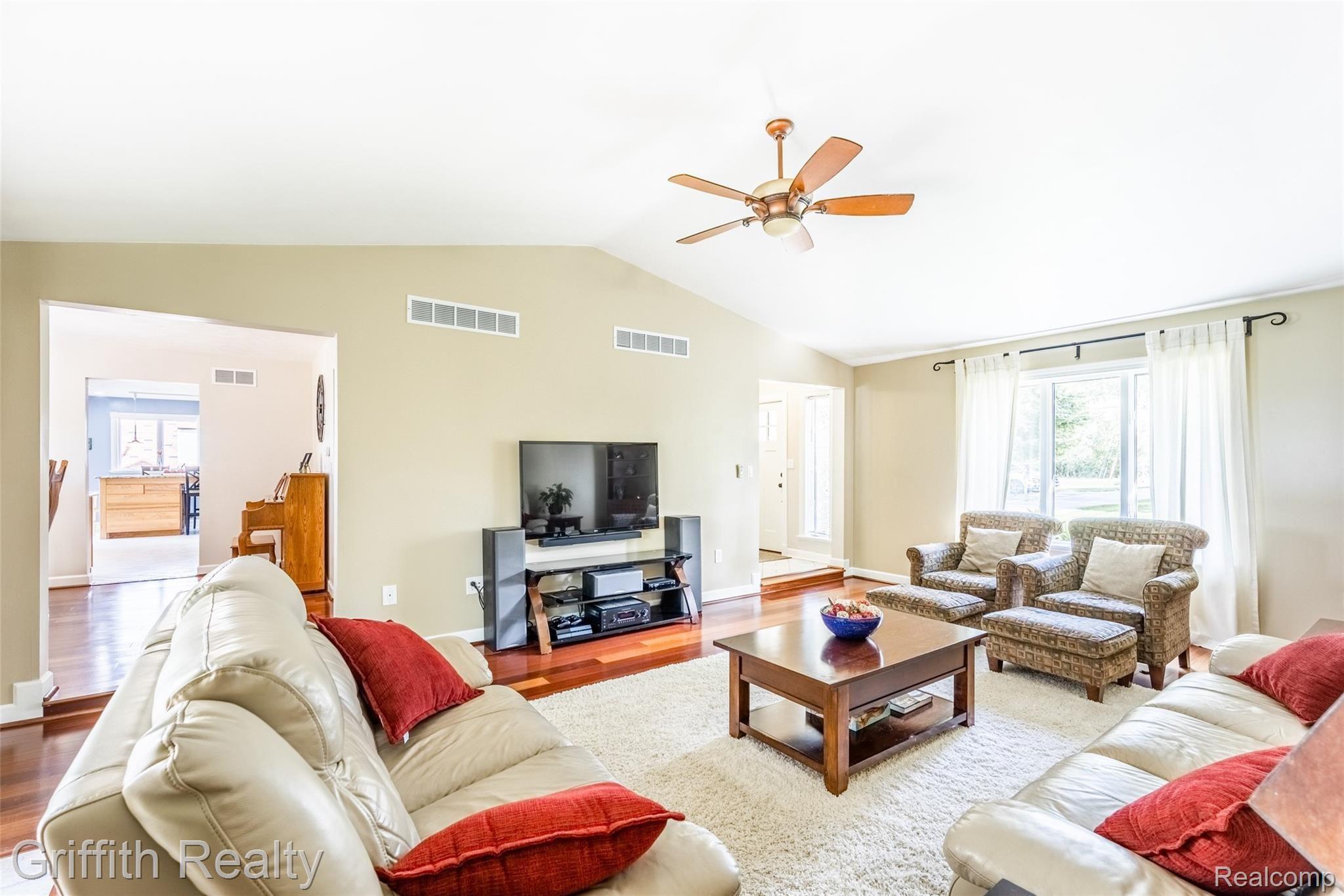 8341 Hilton Road Brighton, MI 48114 - Photo 8 of 41 8341 Hilton Road-14.jpg