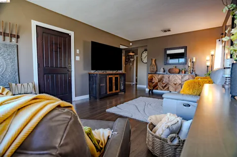 $488,000 | 11 Fairview Avenue, Vallejo, CA 94590