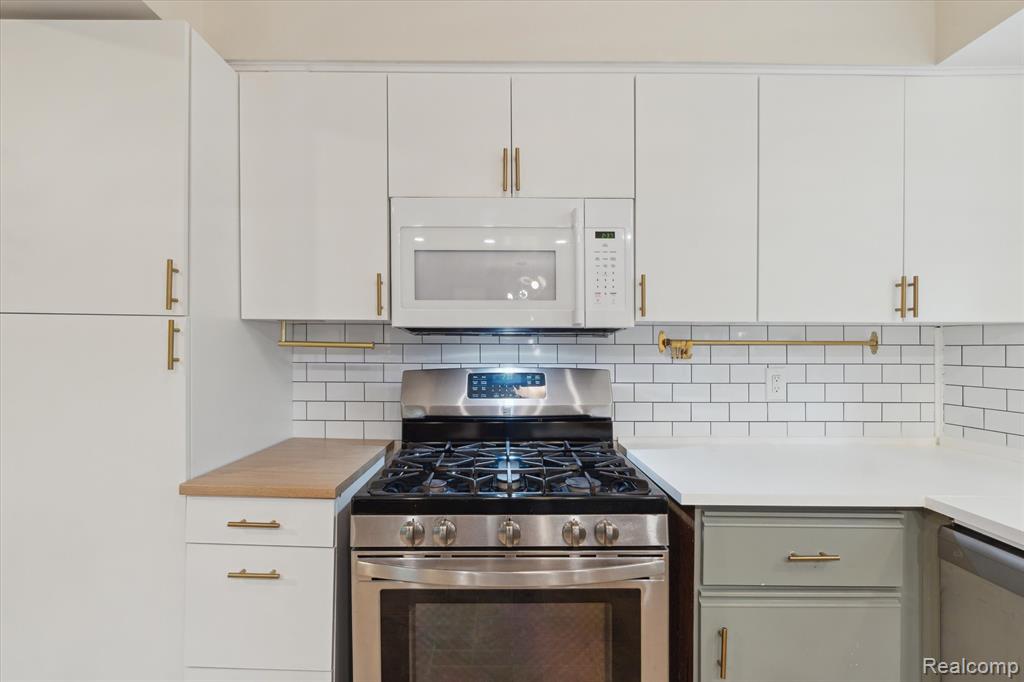 19581 Silver-Spring Street Southfield, MI 48076 - Photo 9 of 40 Gallery Image 9