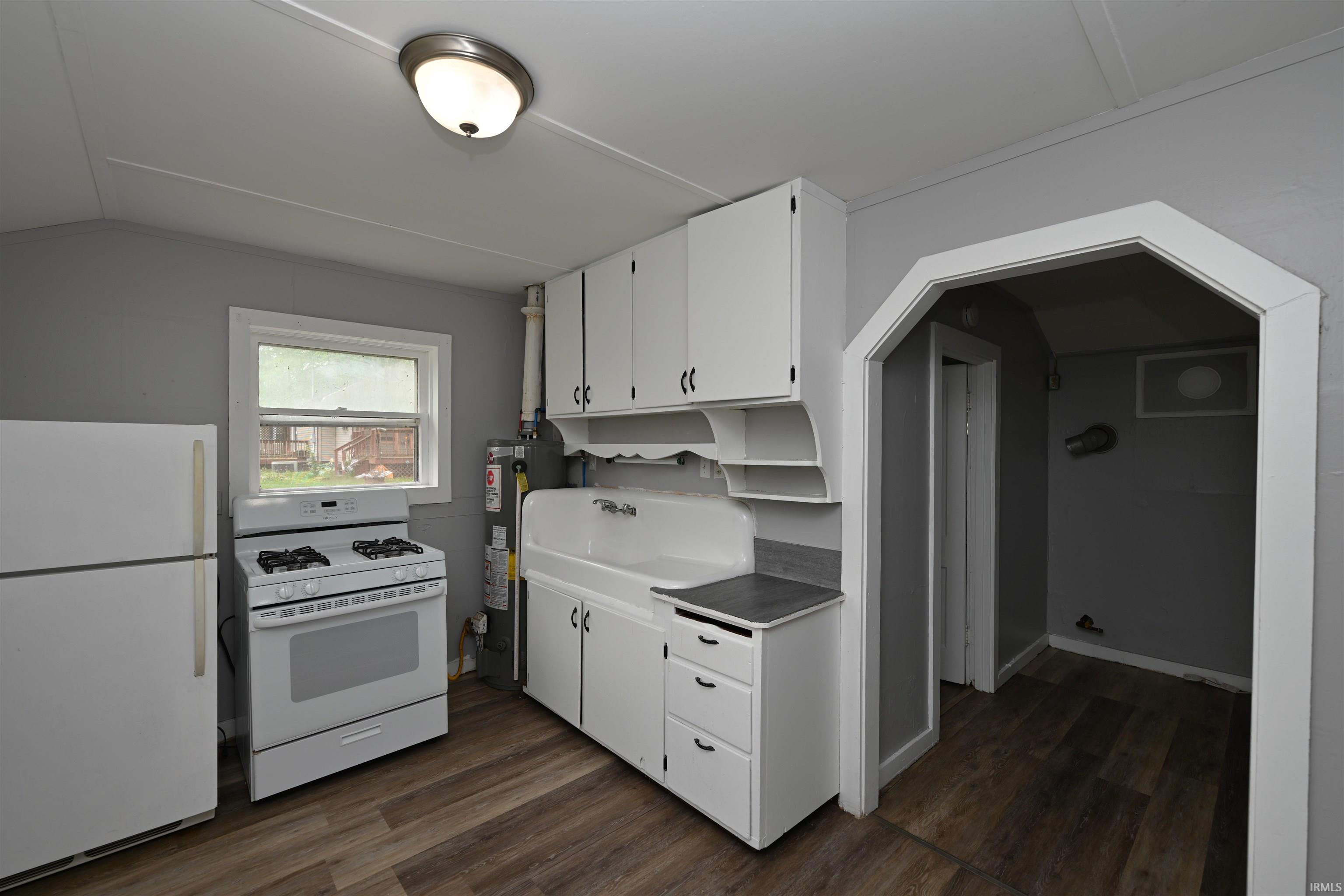 319 West 13th Street Winamac, IN 46996 - Photo 9 of 23