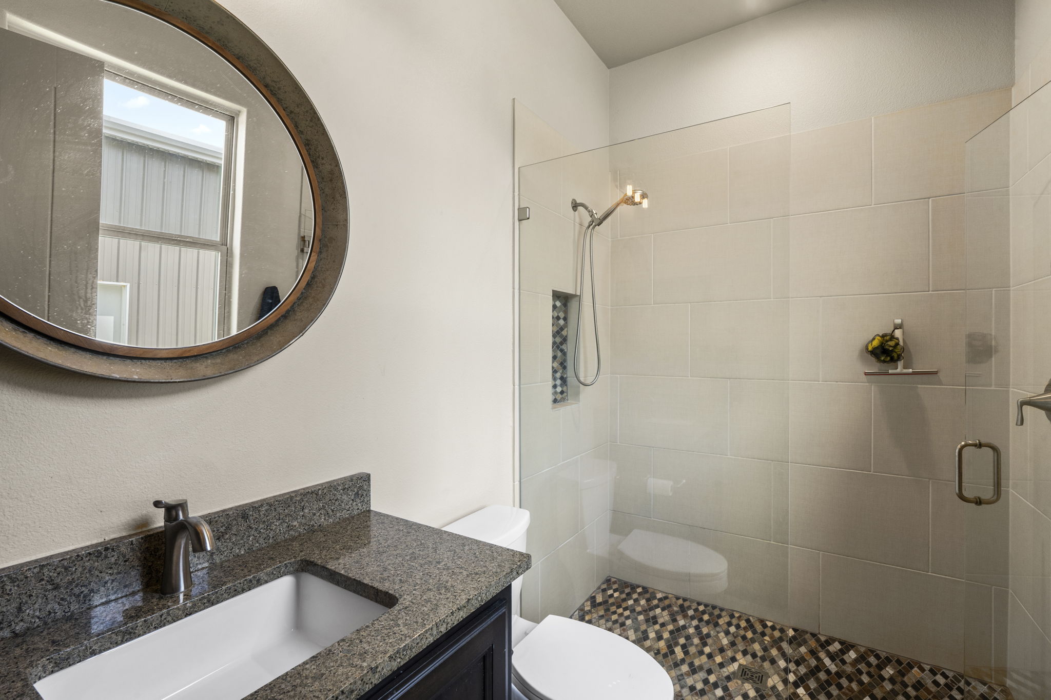 16202 Remuda Trail Buda, TX 78610 - Photo 19 of 40 Third bedroom bathroom