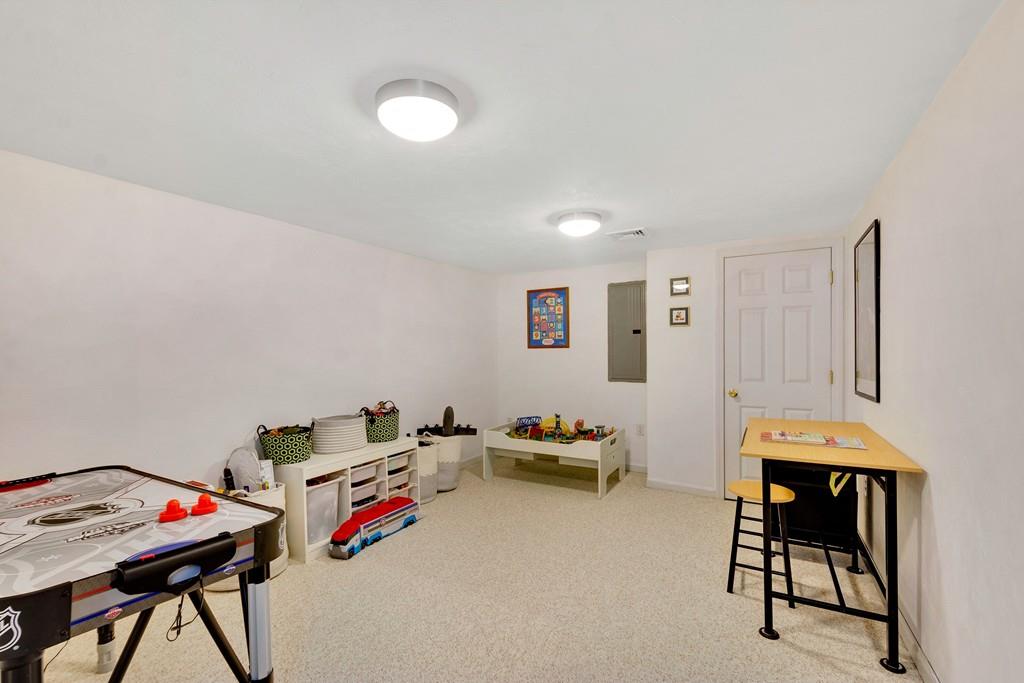 29 Hillcrest Road Burlington, MA 01803 - Photo 22 of 27 Gallery Image 22