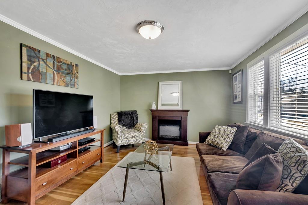 29 Hillcrest Road Burlington, MA 01803 - Photo 3 of 27 Gallery Image 3