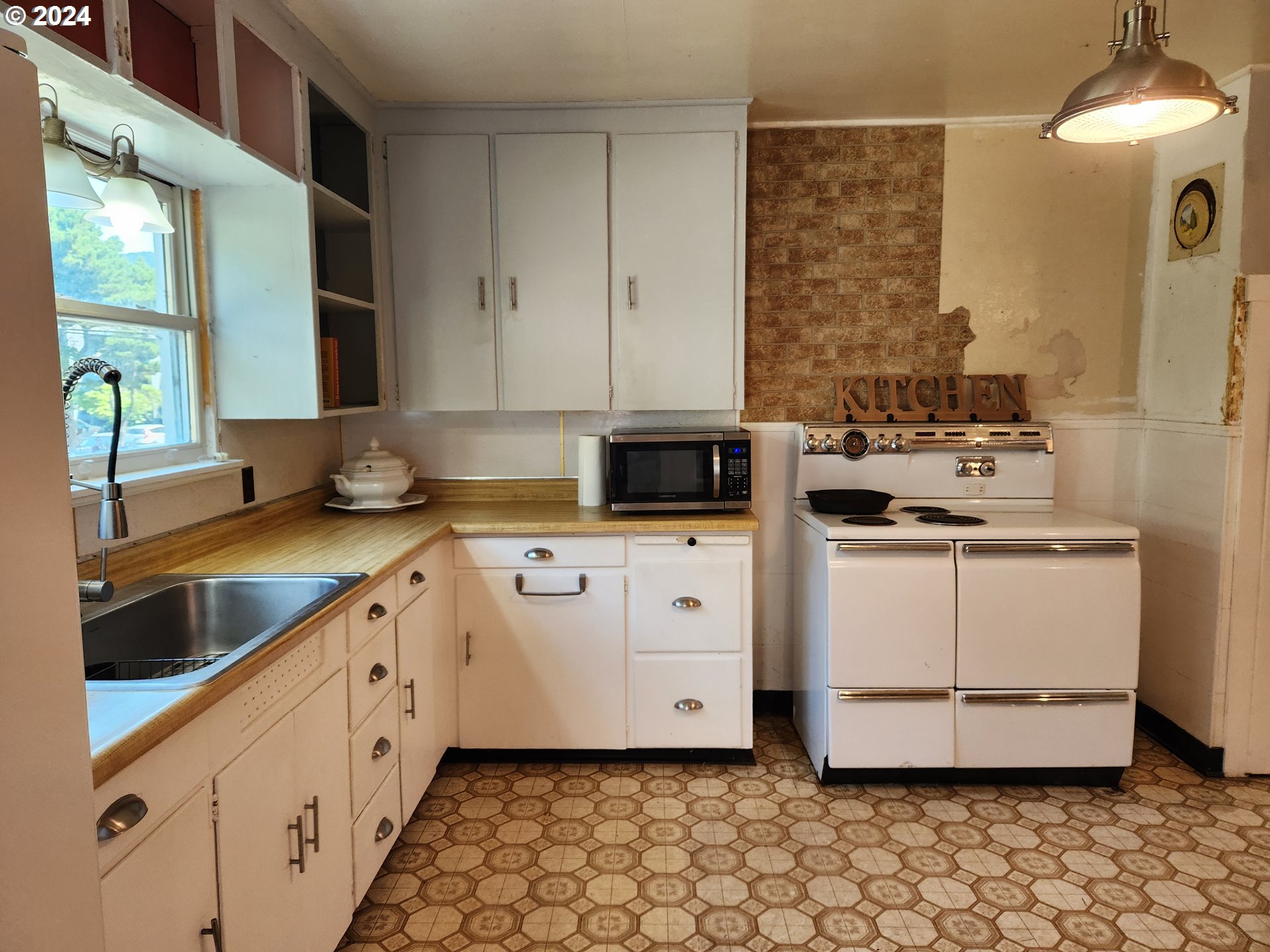 94277 Wedderburn Loop Gold Beach, OR 97444 - Photo 8 of 19 Gallery Image 8