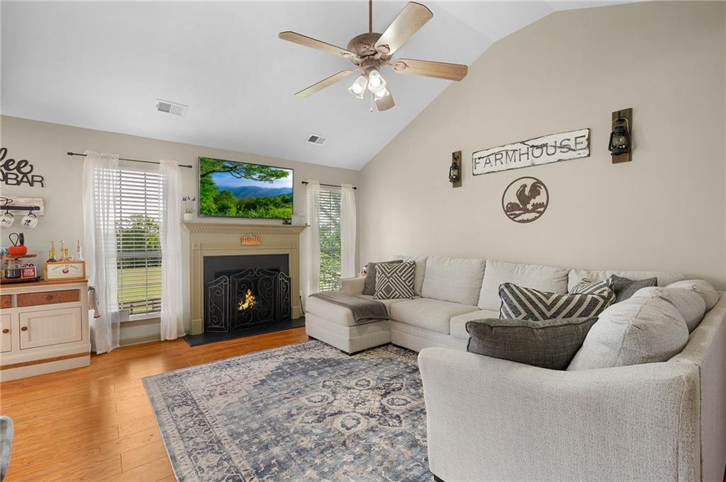 516 Pendley Road Southeast Calhoun, GA 30701 - Photo 4 of 30