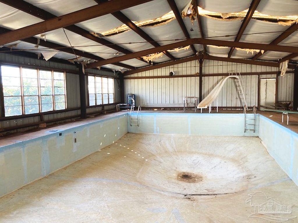 9870 Highway 31 Atmore, AL 36502 - Photo 30 of 31 a large white kitchen with a large window