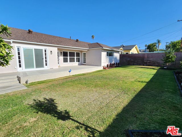 a view of an outdoor space